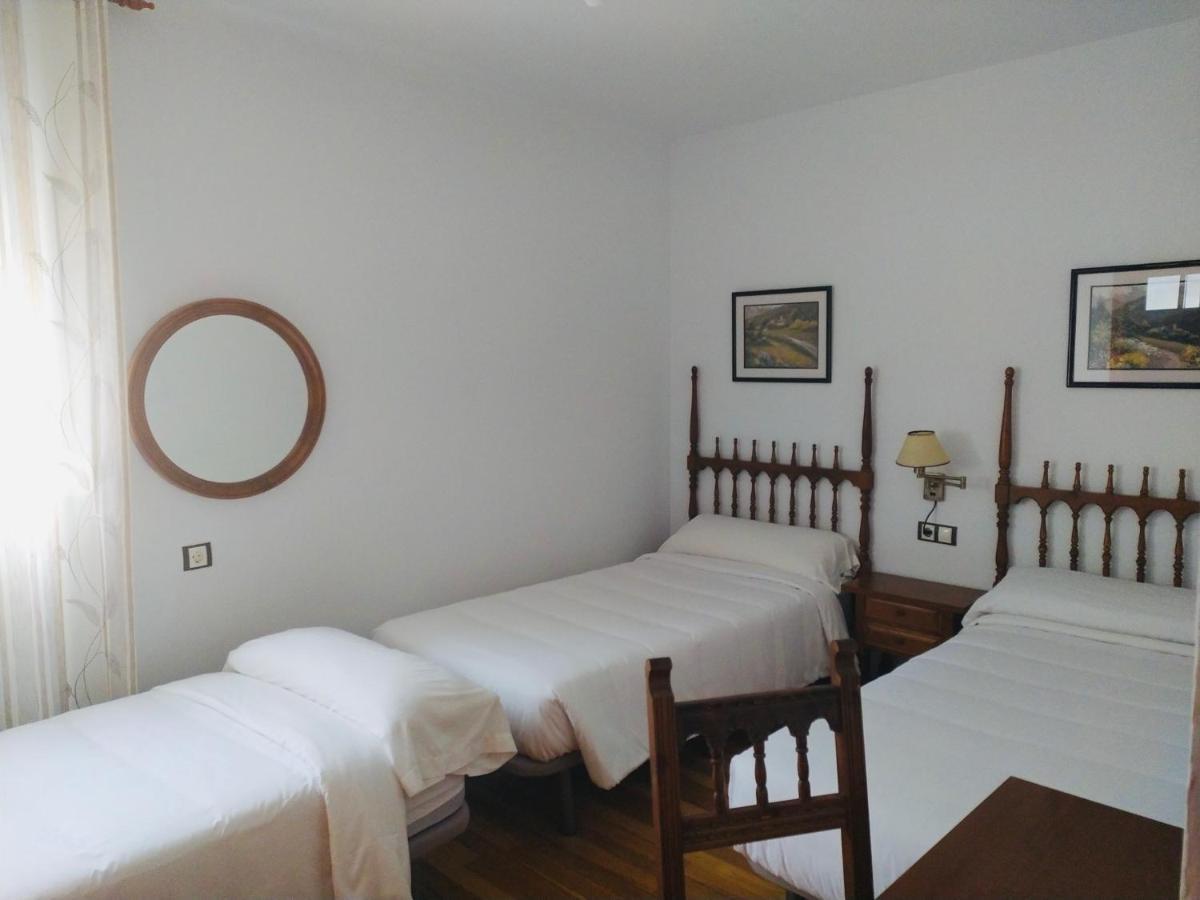 Hostal Pirineos Meliz Биелса Екстериор снимка