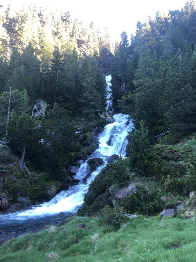 Hostal Pirineos Meliz Биелса Екстериор снимка