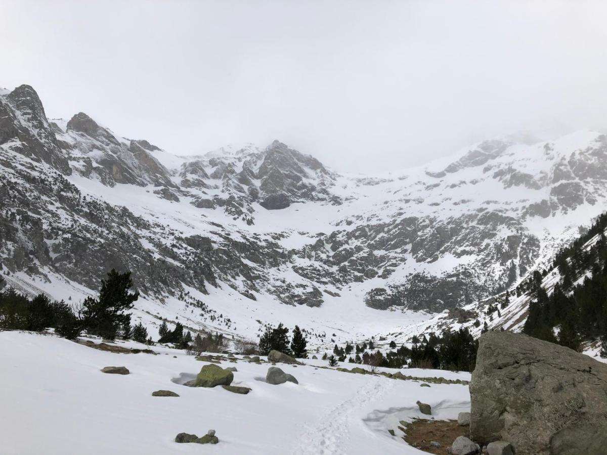 Hostal Pirineos Meliz Биелса Екстериор снимка