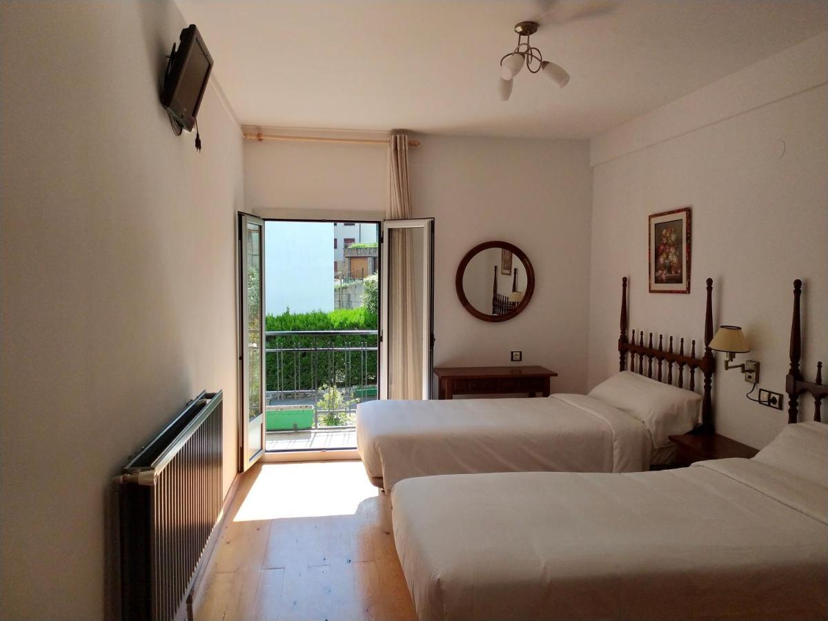 Hostal Pirineos Meliz Биелса Екстериор снимка